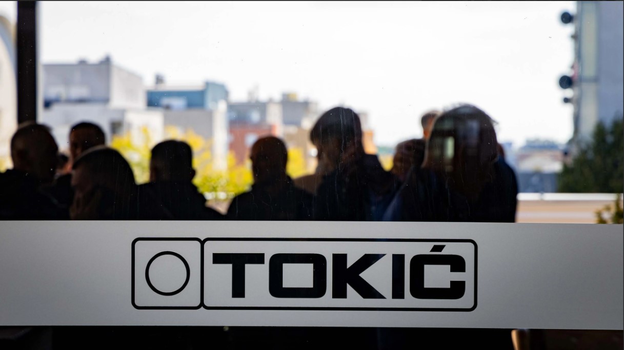 Tokić d.d.background