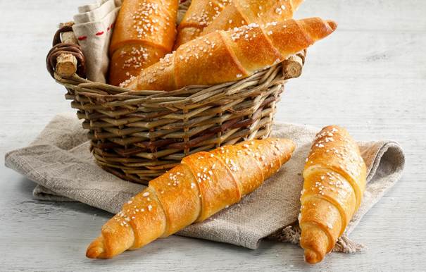 A basket of bread with a few rolls

AI-generated content may be incorrect.