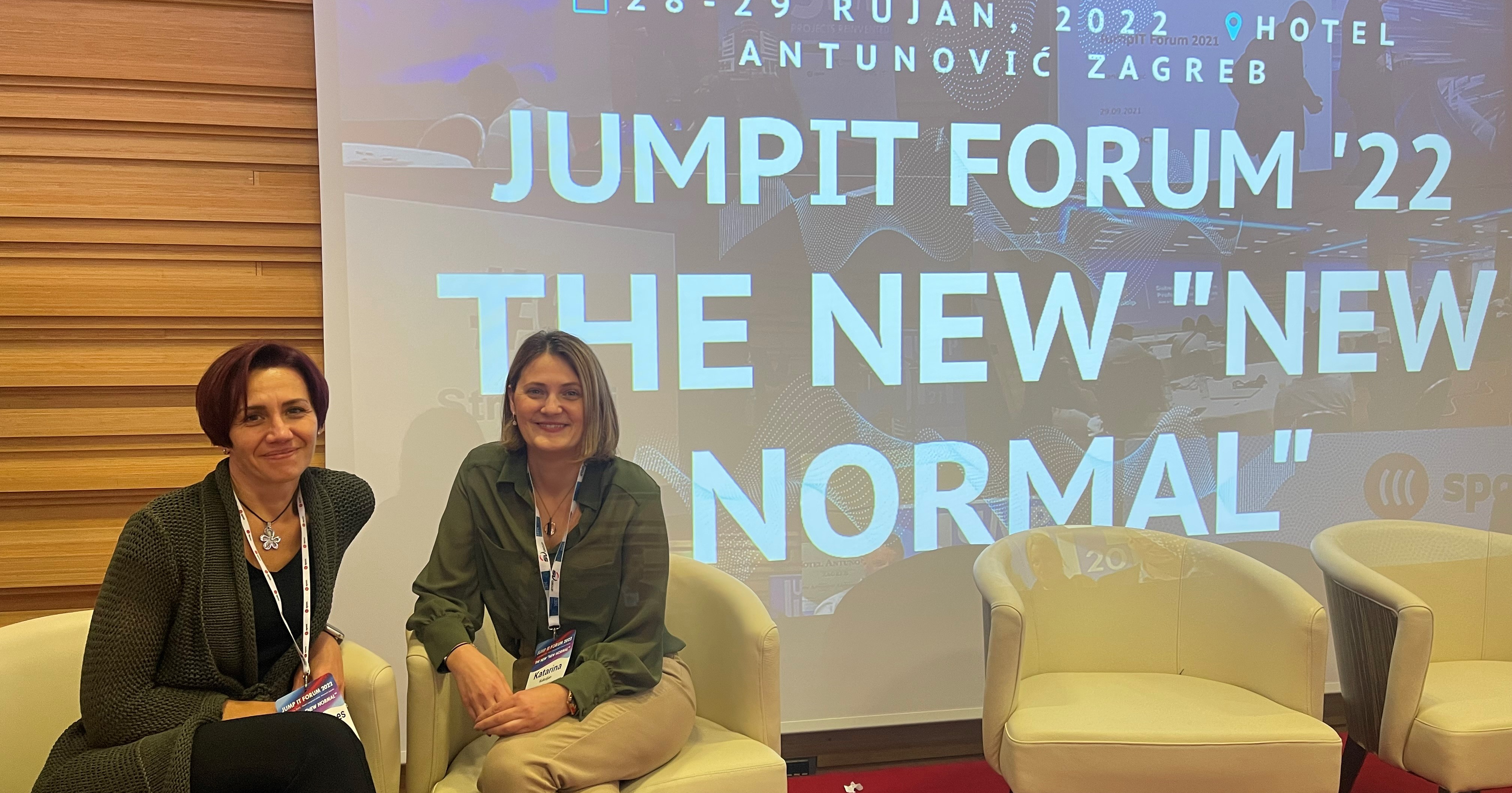Veronika Ines Bakarić i Katarina Kukuljan na JumpIT Forumu '22 